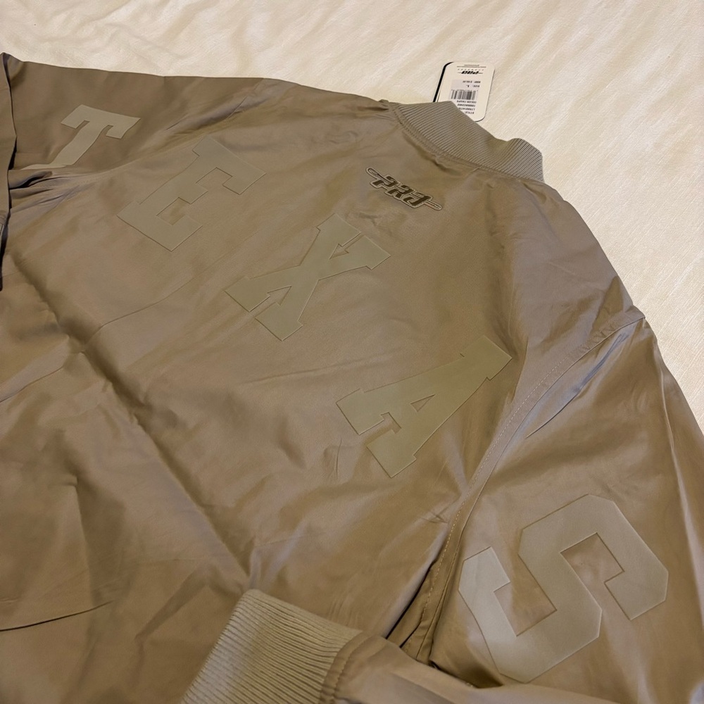 Pro Standard Texas Rangers Neutral Bomber Jacket - Picture 8 of 12
